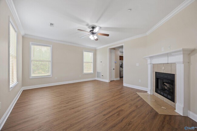 Foto del edificio - 120 Park Square Ln