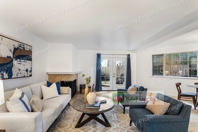 Building Photo - BEAUTIFULLY UPDATED!! Gorgeous 2-Bedroom Condo in Amazing Kirkland Location!