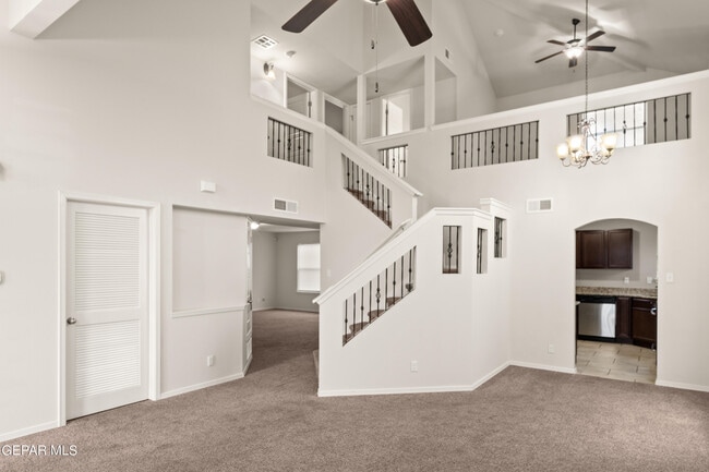Building Photo - 14432 Russell Borea