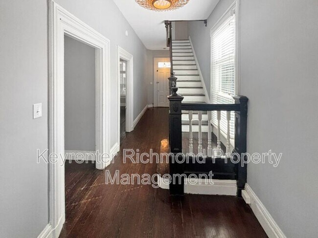 Foto del edificio - 2220 E Marshall St