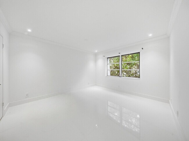 Foto del edificio - 3125 Oakland Shores Dr