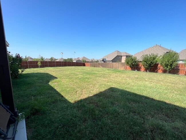 Building Photo - 2424 Maple Stream Dr