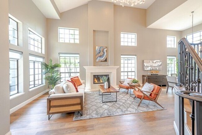 Building Photo - Upscale Single Family Home