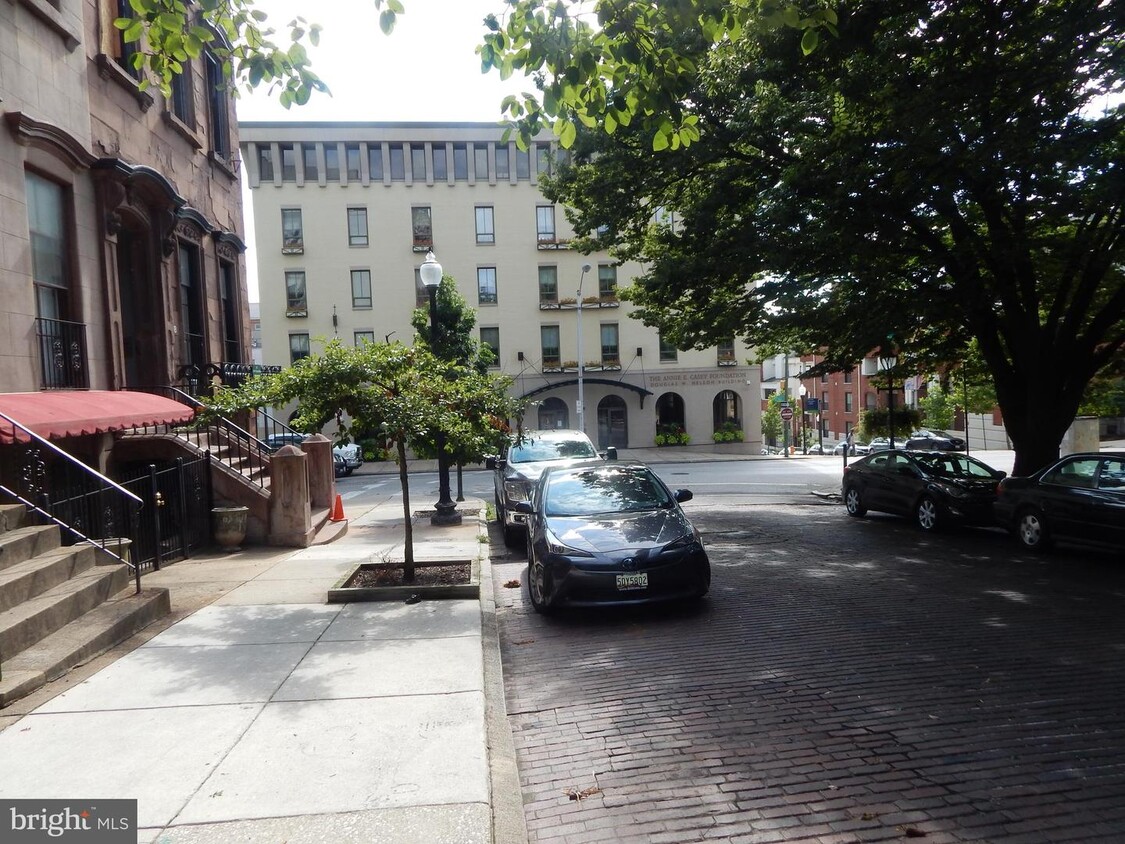 Primary Photo - 24 E Mt Vernon Pl
