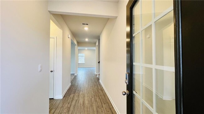 Building Photo - 6056 Hickory Crk Ct