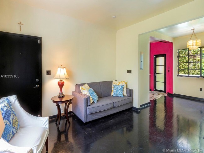 Foto del edificio - 901 3rd St