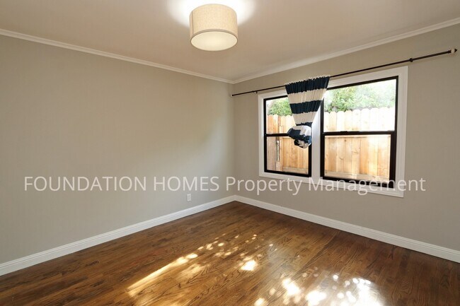 Building Photo - Updated 3bd, Flats of Kentfield, Bonus stu...
