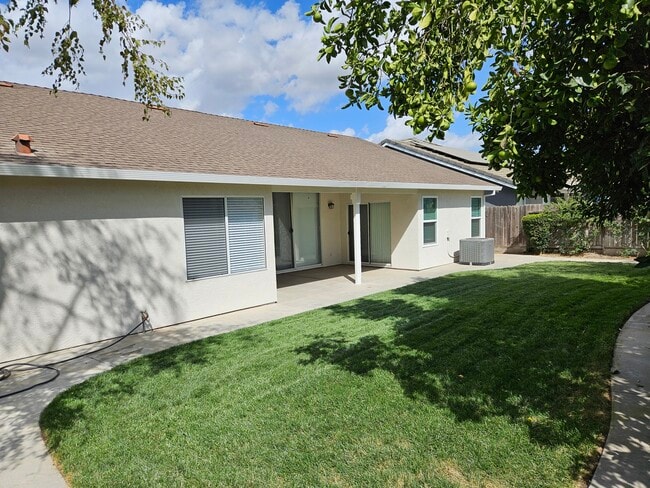 Building Photo - 2348 Country Manor Dr