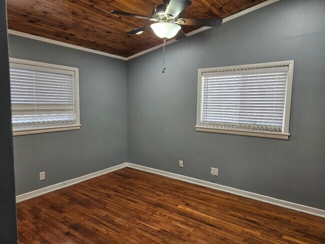 Building Photo - 3159 Bonanza Dr