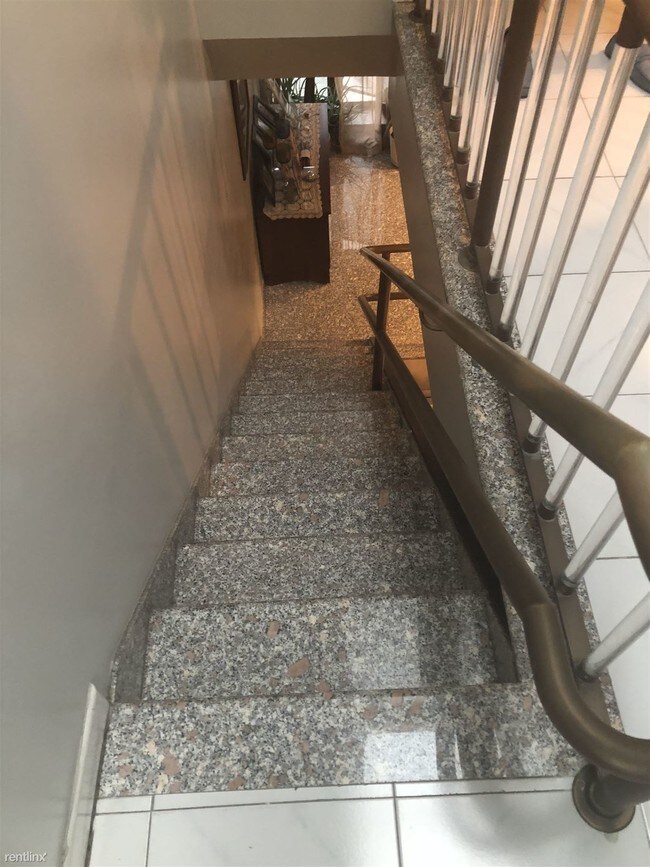 Foto del edificio - 3 br, 2.5 bath  - 6244 69th Pl