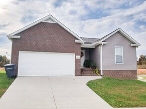 Building Photo - 2028 Reserve Dr