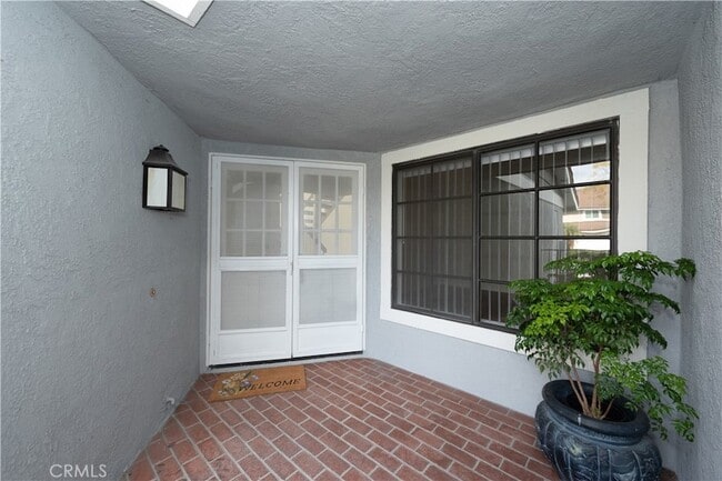 Building Photo - 49 Summerstone