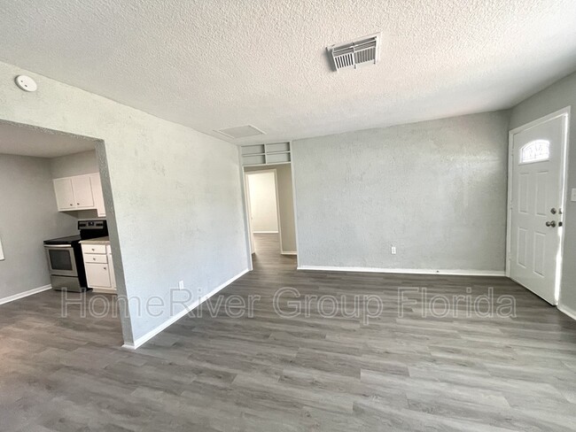 Building Photo - 1477 S Prescott Ave