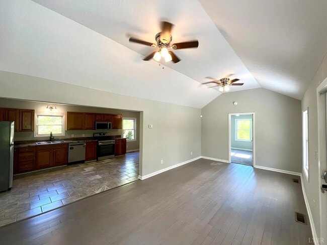 Foto del edificio - 207 V.E.S. Rd