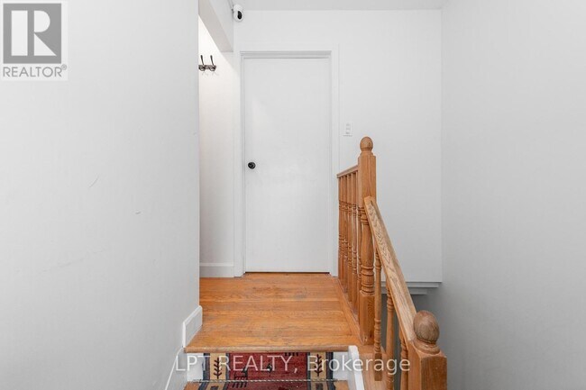 Building Photo - 37 Largo Crescent