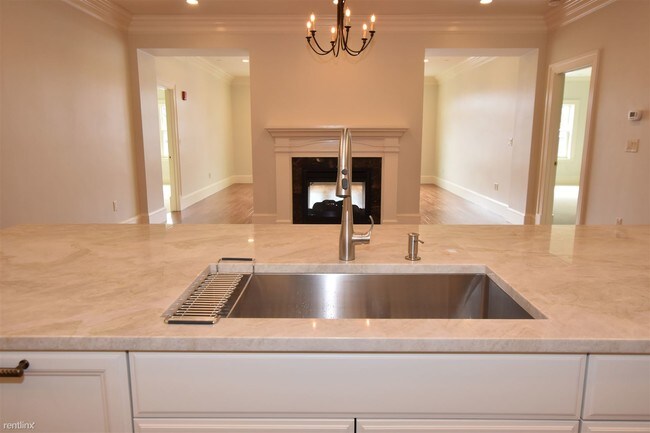 Building Photo - 2 br, 2.5 bath Condo - The Elmwood