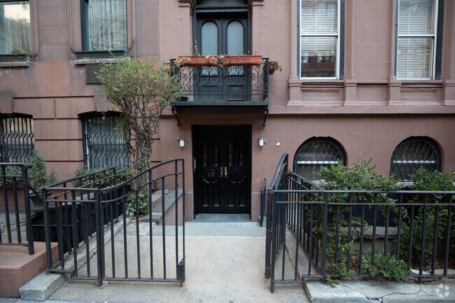 Building Photo - 113 E 36th St