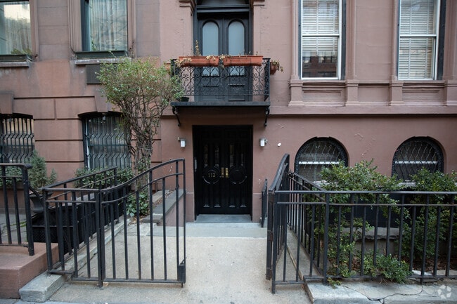 Foto del edificio - 113 E 36th St