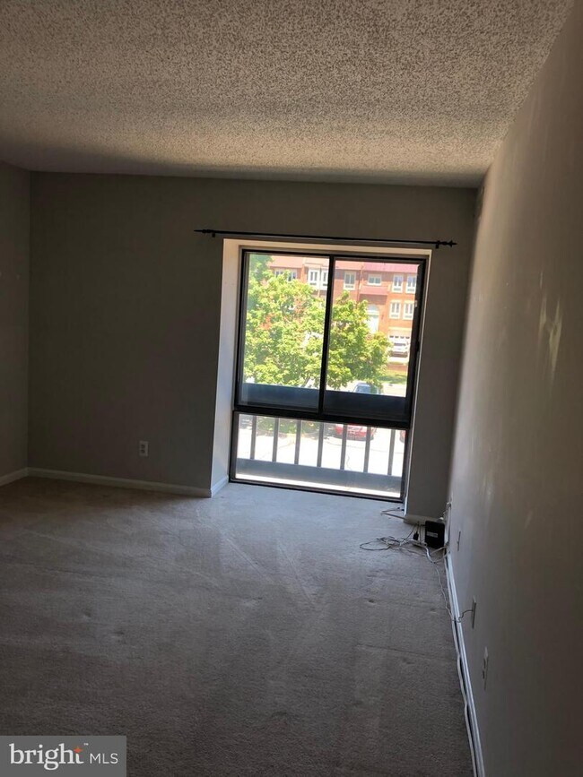 10221 Valentino Dr Unit 7421, Oakton, VA 22124 Condo for Rent in