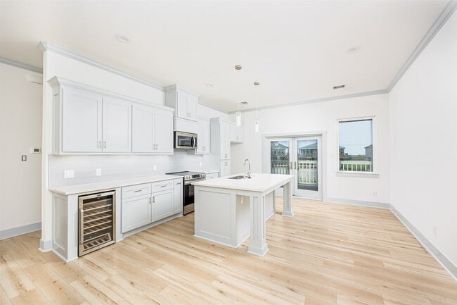 Building Photo - 3261 Pirates Cove