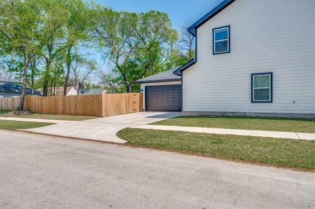 Building Photo - 2751 E 1st St