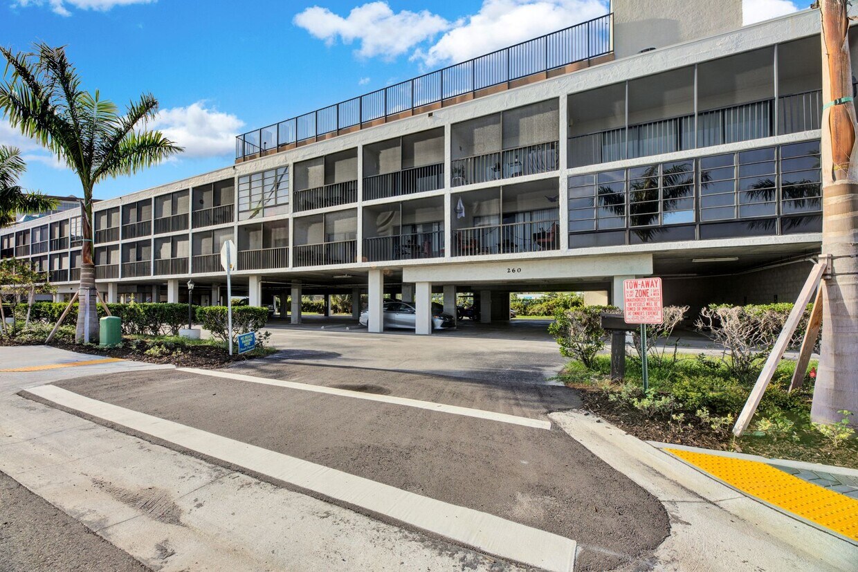 Primary Photo - 1/1 Condo at Vanderbilt Beach