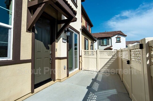 Foto del edificio - 24131 Tuscany Ave