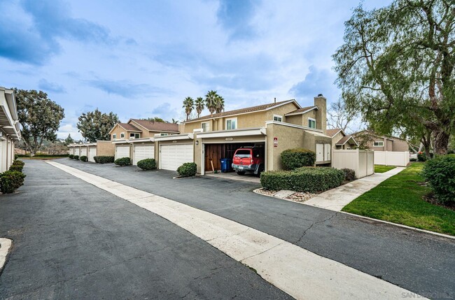 Building Photo - 13651 Comuna Dr