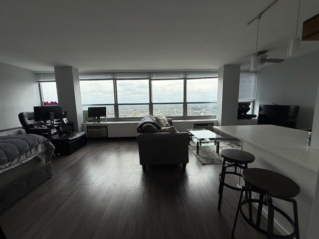 Building Photo - 3550 N Lake Shore Dr