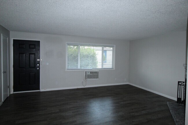 Building Photo - 2119 E Euclid Ave.