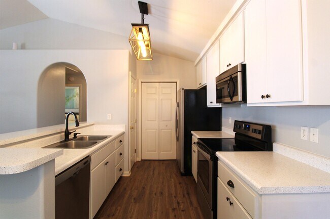 Building Photo - 53 Summer Brooke Ln