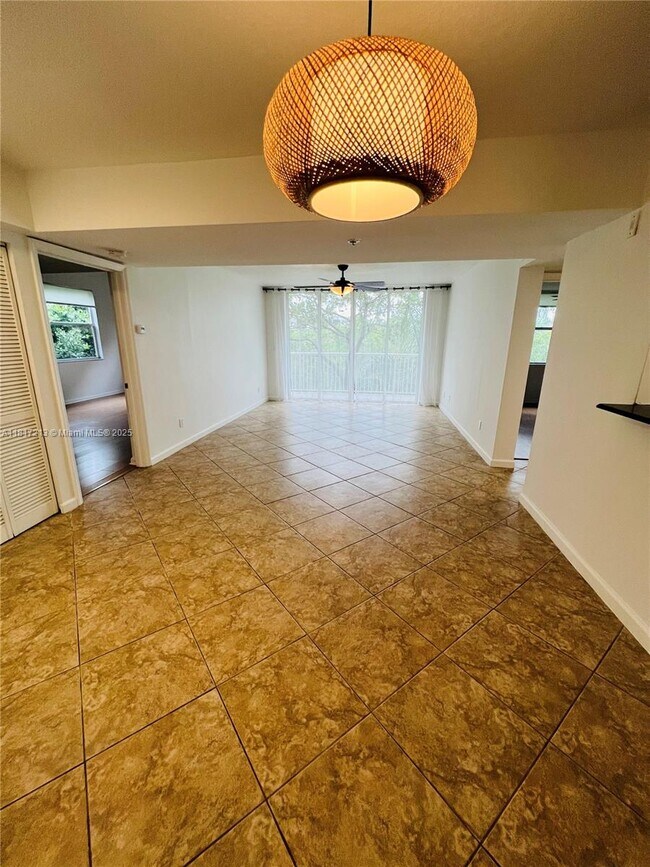 Foto del edificio - 529 E Sheridan St