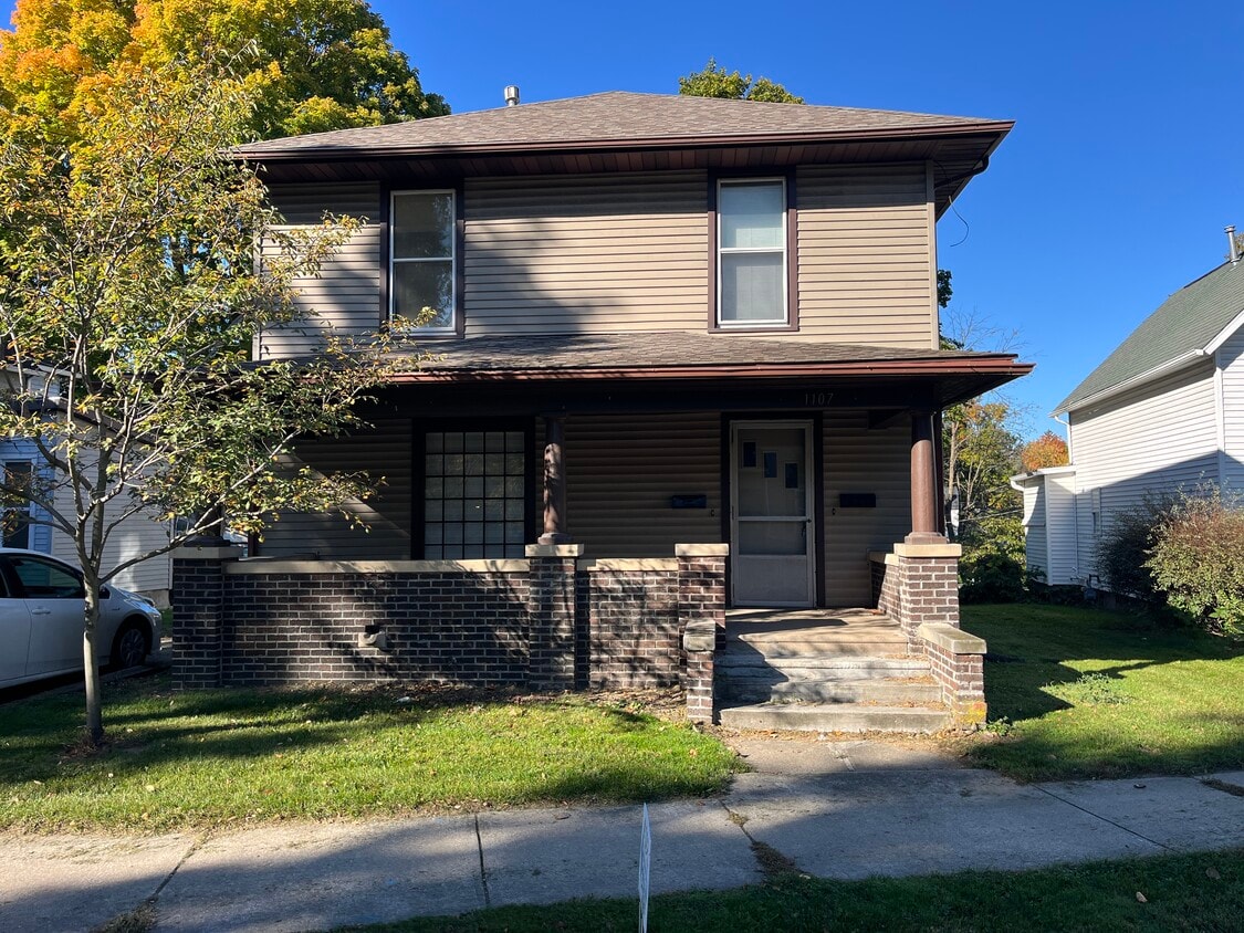 Foto del edificio - 1107 S Main St