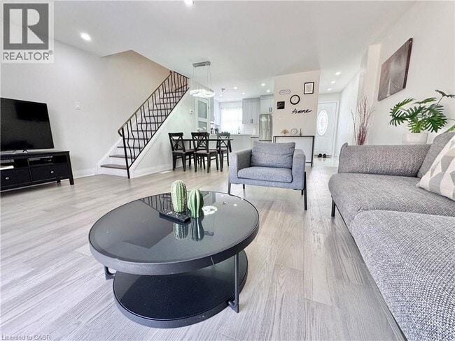 Building Photo - 138 Jansen Ave