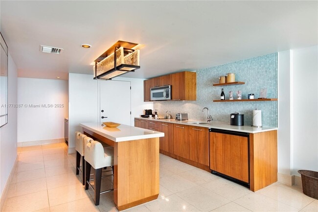 Building Photo - 6801 Collins Ave