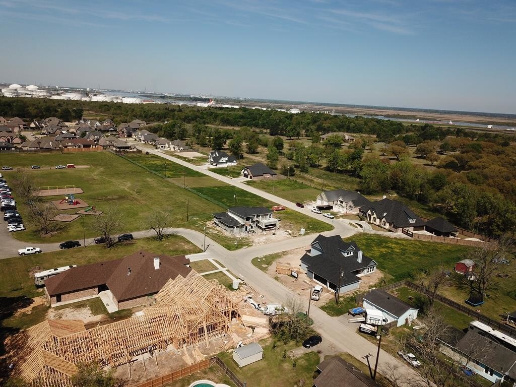 Building Photo - 1600 Vincent Place