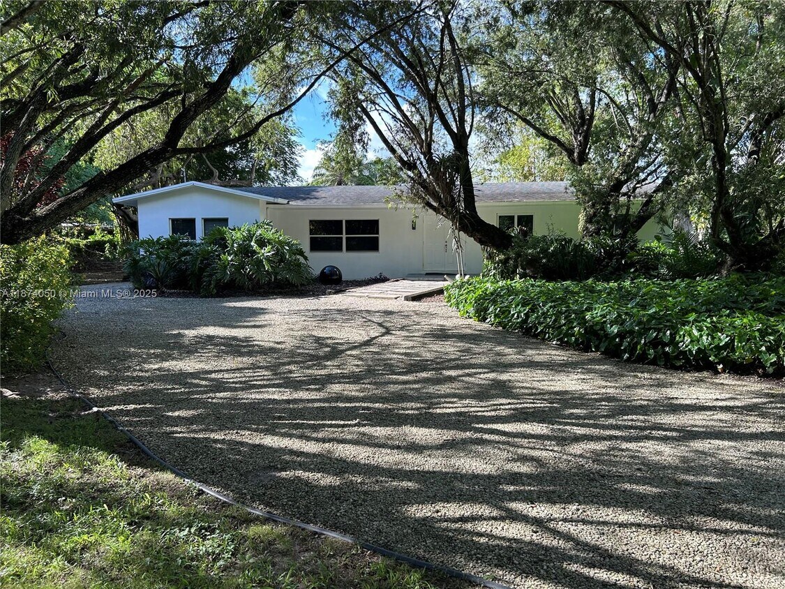 Foto principal - 18351 SW 202nd St