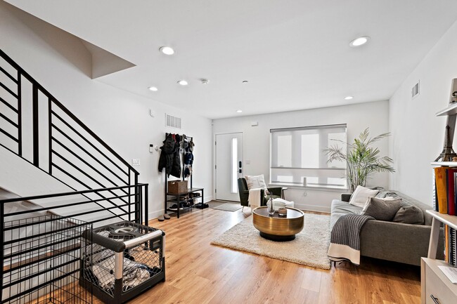 Building Photo - STUNNING 3 bed/ 3 bath available now!