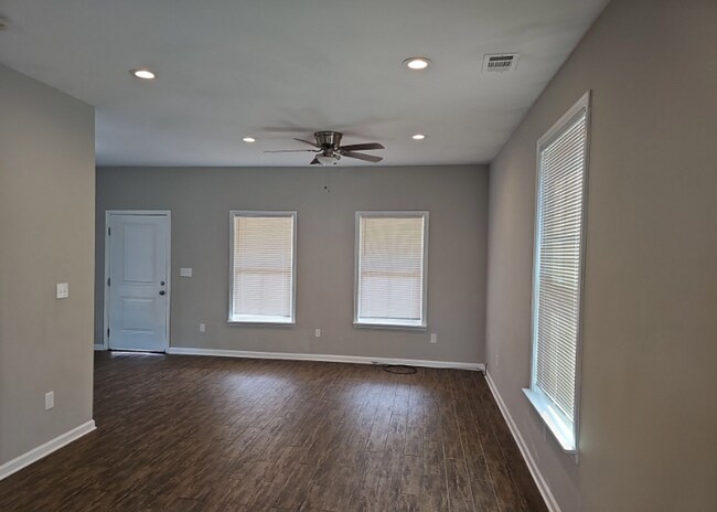Foto del edificio - Nicely renovated 3 bedroom, 2.5 bath ranch in Zebulon!