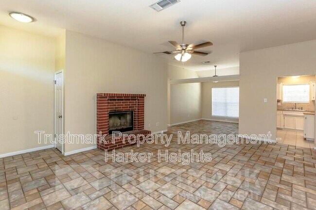 Foto del edificio - 2114 Diana Loop