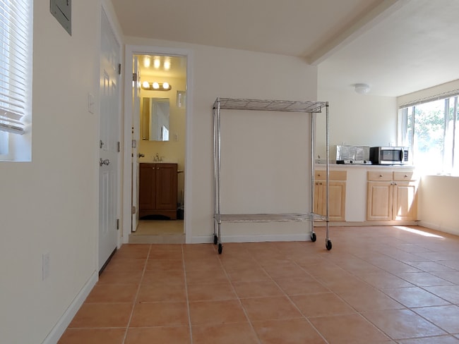 Building Photo - 5345 Northridge Ave