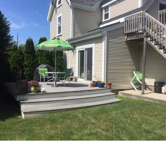 Building Photo - 110 Monroe St