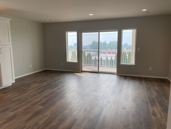 Foto del edificio - 51 Phoebe Ln