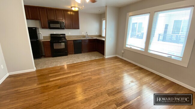 Foto del edificio - 419 E 6th St
