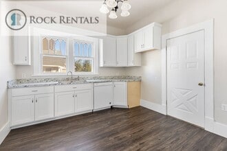 Building Photo - 417 W 11th Ave