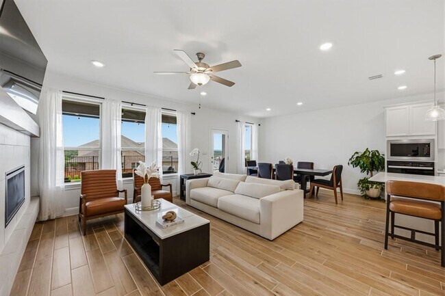 Foto del edificio - 6700 Cliff Rose Dr