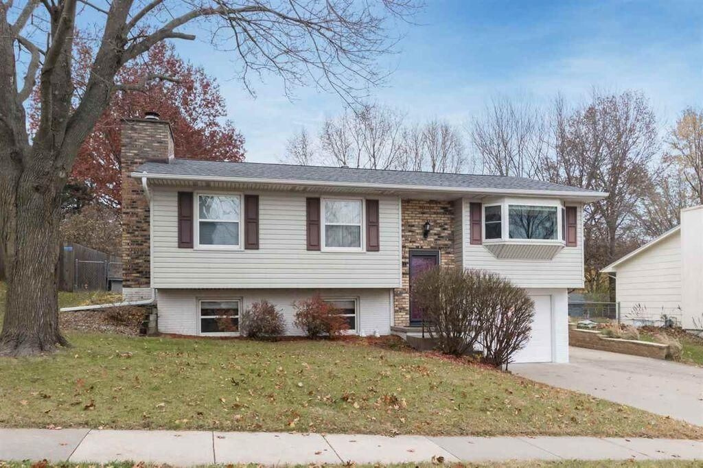 2174 Bancroft Dr, Iowa City, IA 52240 House for Rent in Iowa City, IA