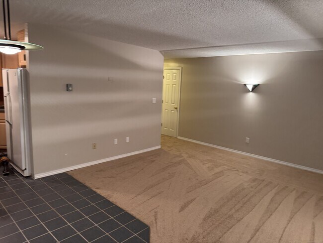 Foto del edificio - 239 Old Farms Rd