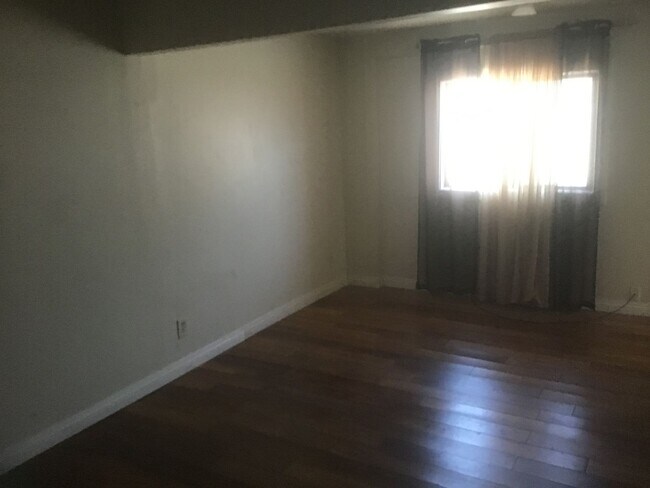 Building Photo - Cozy 1 Bedroom Single Family Home in Alame...