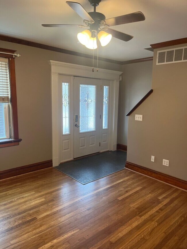 Foto del edificio - 1446 Tamm Ave